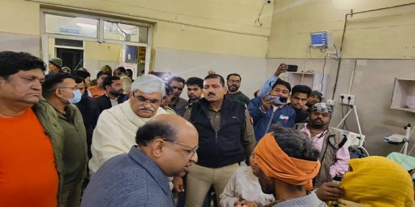 अस्पताल में थे माता—पिता, घर पर गैस सिलेंडर में भोजन बना रहे चार नाबालिग बच्चे जले