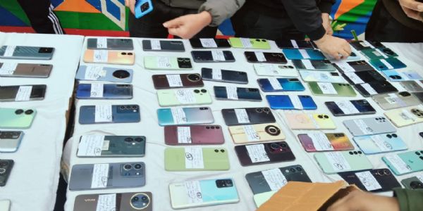 जम्मू जिला पुलिस ने वर्ष 2025 के दौरान 1.75 करोड़ रुपये मूल्य के 746 गुम और चोरी हुए स्मार्टफोन बरामद किए