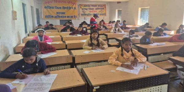 शैक्षिक ओलम्पियाड स्पर्धा में उत्साहपूर्वक शामिल हुए विद्यार्थी