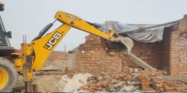 सोनीपत: राजस्व भूमि पर हुए अवैध निर्माणों को किया ध्वस्त