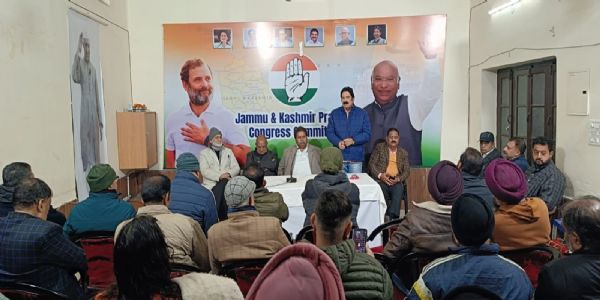 कांग्रेस की समीक्षा बैठक में जन आंदोलनों की प्रगति पर मंथन, बिजली संकट पर सरकार को घेरा