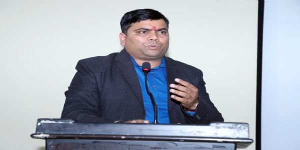 प्रिंट मीडिया में करियर बनाने के लिए लेआउट डिजाइनिंग जरूरी : डॉ दिवाकर अवस्थी