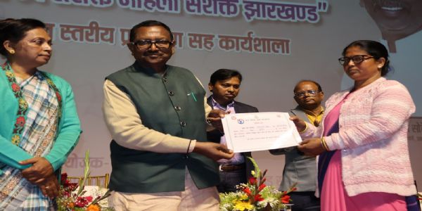 बाल विवाह और डायन प्रथा समाज के लिए गंभीर चुनौती : सांसद