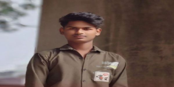 ट्रेन की चपेट में आने से युवक की मौत