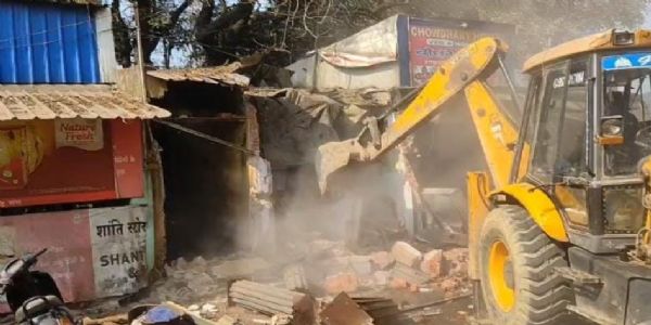 रेलवे भूमि से अतिक्रमण हटाया गया, 32 दुकान-मकान ध्वस्त
