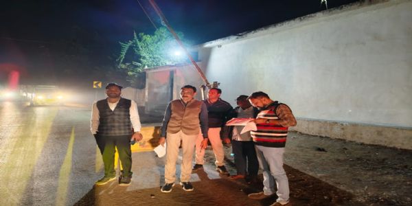 बलौदाबाजार : एसडीएम व तहसीलदार ने किया चेक पोस्ट का निरीक्षण, लापरवाही पर 4 कर्मचारियों को नोटिस