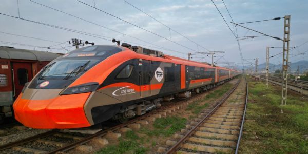 कामाख्या-हावड़ा के बीच पहली वंदे भारत स्लीपर ट्रेन को प्रधानमंत्री दिखाएंगे हरी झंडी