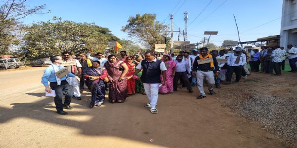 धमतरी : धान खरीद की मांग को लेकर किसान संगठनों का कलेक्ट्रेट घेराव