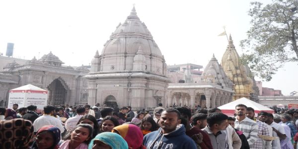 मकर संक्रांति पर्व के दूसरे दिन भी श्री काशी विश्वनाथ के दरबार में उमड़े श्रद्धालु