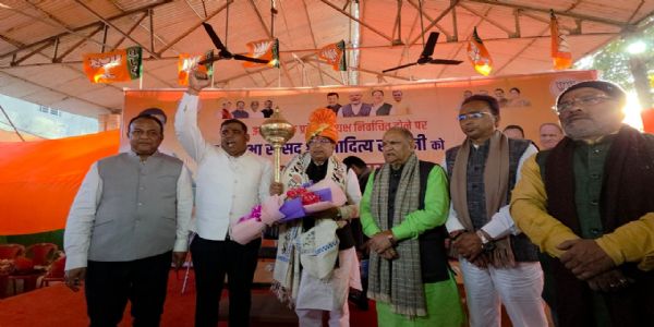 भाजपा का नए प्रदेश अध्‍यक्ष का कार्यकर्ताओं ने ढोल-नगाडा बजाकर किया सम्मान