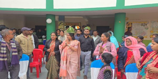 शिक्षक–अभिभावक बैठक में शामिल हुई विधायक