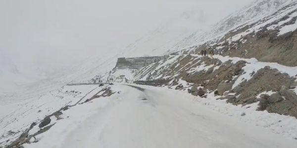 हिमाचल प्रदेश के ऊंचे इलाकों में बर्फबारी, 23 जनवरी तक बरसेंगे बादल, येलो अलर्ट जारी