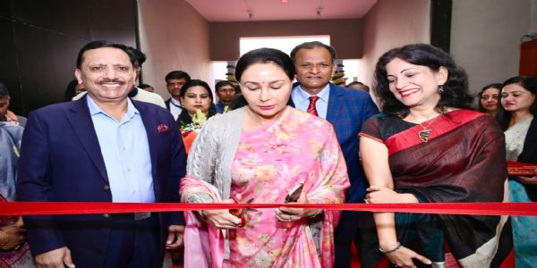 उपमुख्यमंत्री दीया कुमारी ने मेलोडी ऑफ कलर्स प्रदर्शनी का किया उद्घाटन