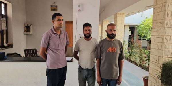 पिस्टल व कारतूस बरामदगी मामले में पुलिस कांस्टेबल सहित तीन गिरफ्तार