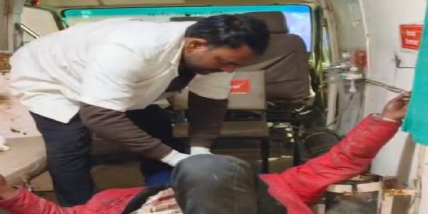 सुलतानपुर सड़क हादसे में पिकअप सवार तीन मजदूरों की मौत, सात घायल