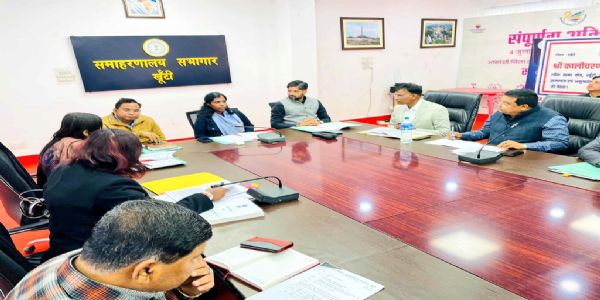 नगरपालिका निर्वाचन की तैयारियों को लेकर उपायुक्त ने की कोषांगों की समीक्षा