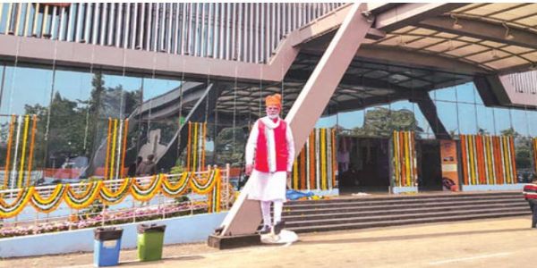 मालदा : स्लीपर वंदे भारत की पहली यात्रा से पहले हाई अलर्ट, पथराव की आशंका से बढ़ाई गई सुरक्षा