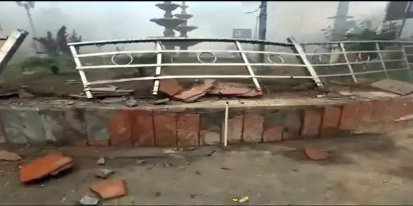 फतेहाबाद : टोहाना में ट्रक की टक्कर से शहीद चौक हुआ क्षतिग्रस्त