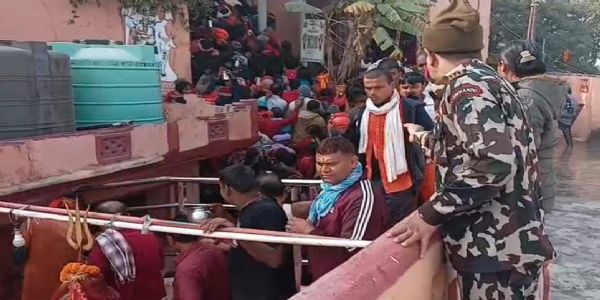 मौनी अमावस्या को लेकर अजगैबीनाथ धाम में श्रद्धालुओं की उमड़ी भीड़