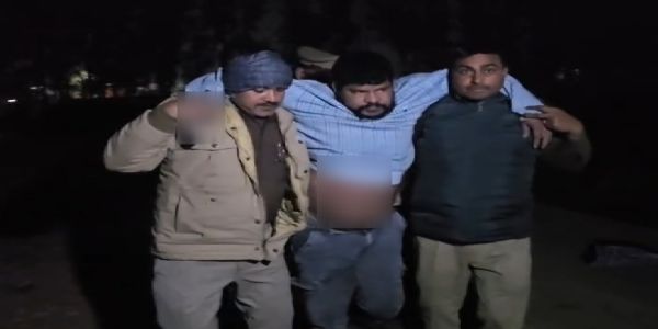 मुठभेड़ में अंतरजनपदीय दाे शातिर चाेर गिरफ्तार, गोली लगी