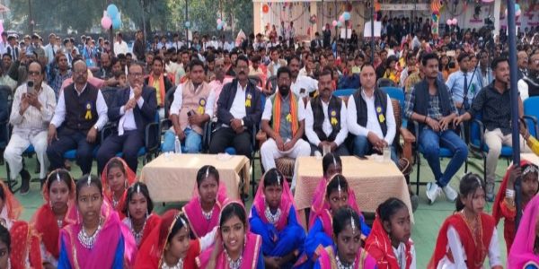 पीएमश्री आत्मानंद विद्यालय धरमजयगढ़ में वार्षिक उत्सव का भव्य आयोजन, सांस्कृतिक प्रस्तुतियों ने मोहा मन