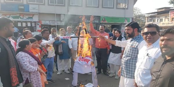 मंदसौर: भाजपा महिला मोर्चा ने किया फूल सिंह बरैया का पुतला दहन