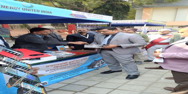 भ्रमण कार्यक्रम के दौरान डीएम ने किया ई - कार्य प्रगति का औचक निरीक्षण