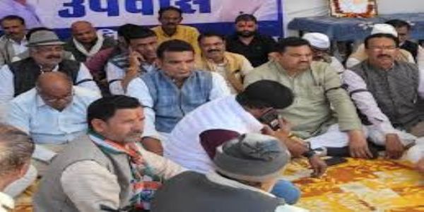 भोपाल में कांग्रेस का उपवास आंदोलन, इंदौर में दूषित पानी से मौतों और मनरेगा का नाम बदलने पर जताया विरोध