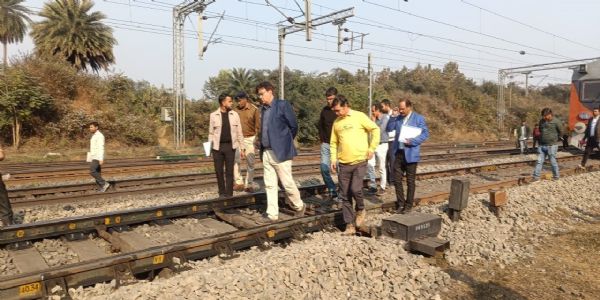 डीआरएम ने रेलवे स्टेशन का किया निरीक्षण