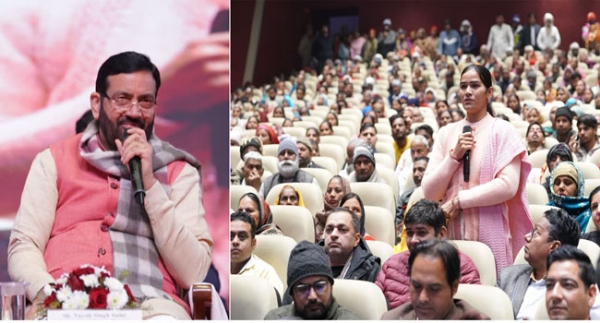 हरियाणा के मुख्यमंत्री नायब सैनी श्रमिकों के साथ संवाद करते हुए