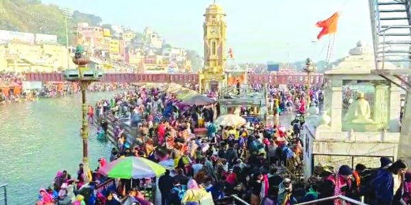 हरिद्वार : मौनी अमावस्या पर गंगा में श्रद्धालुओं ने लगाई डुबकी