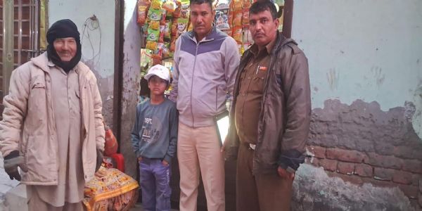 फतेहाबाद पुलिस ने रास्ता भटके दस वर्षीय बालक को सकुशल परिजनों से मिलवाया