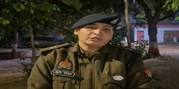 उप्र में प्रेमिका की हत्या के बाद शव टुकड़ों में काटकर जलाया, नीले बक्से में अवशेष ठिकाने लगाते समय तीन लाेग हिरासत में