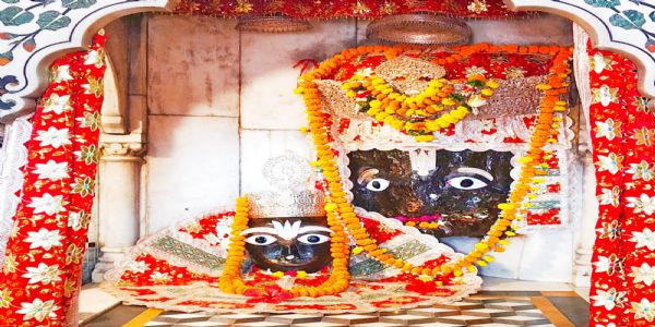 मौनी अमावस्या पर चित्रकूट देव गंगा मंदाकिनी में लाखों श्रद्धालुओं ने लगाई आस्था की डुबकी