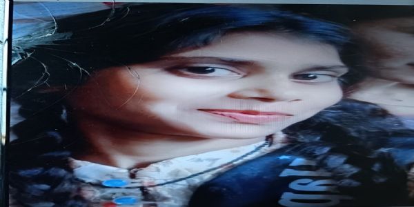 युवती ने अज्ञात कारणों से घर में फांसी लगाकर दी जान
