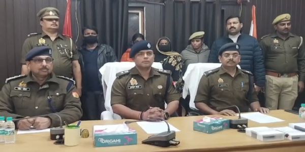 समलैंगिक संबंध: पति की हत्या की घटना का पुलिस ने किया खुलासा, तीन हत्यारे गिरफ्तार, दो फरार