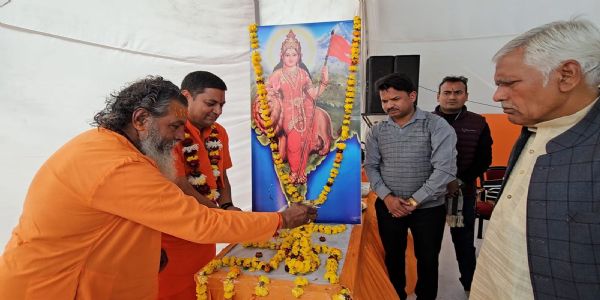 विराट हिंदू सम्मेलन' का हुआ भव्य आयोजन, बटेंगे तो कटेंगे' के नारे से हुआ आगाज