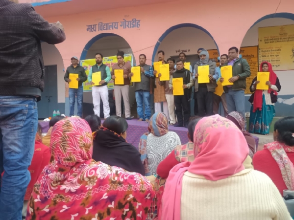 बैठक में शामिल लोग बैठक में शामिल लोग