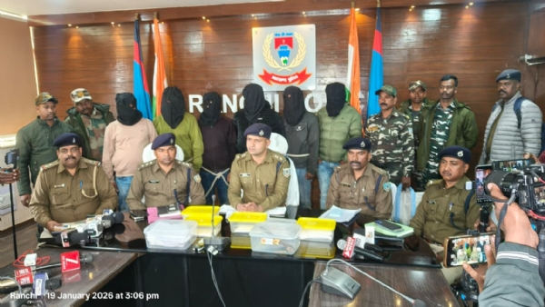 प्रेस वार्ता करते सिटी एसपी