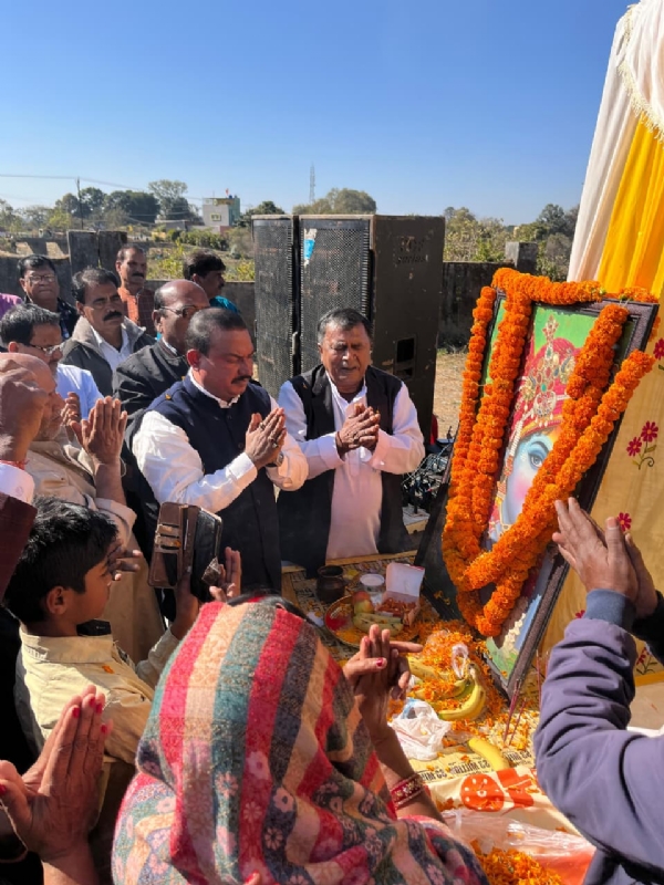 कार्यक्रम में जुटे समुदाय के लोगों की तस्वीर