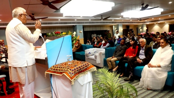 राष्ट्रीय चेतना के दो स्वर विषय पर आयोजित संगोष्ठी में शामिल हुए राज्यपाल पटेल
