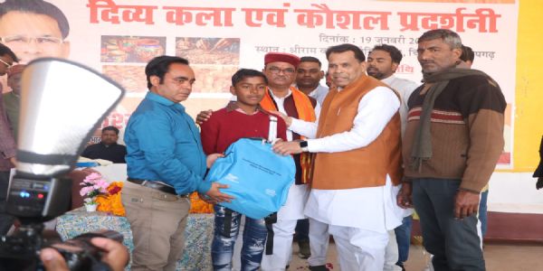 दिव्यांगजनों को आत्मनिर्भर बना रही याेगी सरकार : नरेन्द्र कश्यप