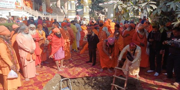 ब्रह्मलीन महामंडलेश्वर स्वामी अर्जुन पुरी को दी भू- समाधि
