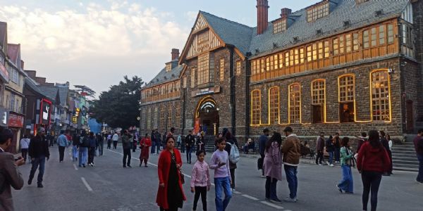 हिमाचल प्रदेश के निचले ज़िलों में शीतलहर, शिमला का पारा भी लुढ़का, भारी बर्फबारी का अलर्ट