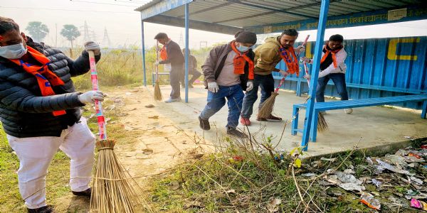अभाविप कार्यकर्ताओं ने जेपीयू विश्वविद्यालय परिसर में चलाया स्वच्छता अभियान