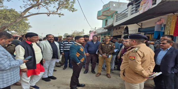 महादेवा में लगने वाले फाल्गुनी मेले की व्यवस्थाओं का निरीक्षण करने पहुंचे डीएम