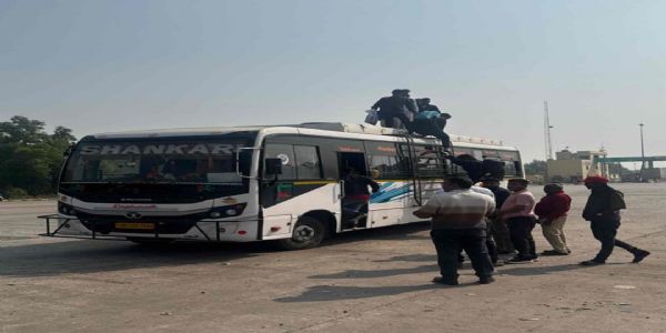 ओवरलोडिंग के खिलाफ चलाये गये अभियान में 15 वाहनों से 2.45 लाख वसूला गया जुर्माना