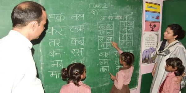 डीएम खीरी की पाठशाला से बेटियों के उज्जवल भविष्य को लगेंगे चार चांद