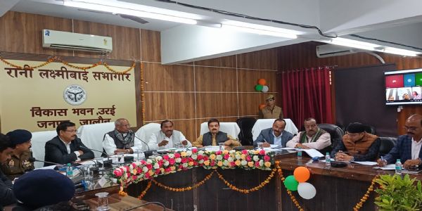 सड़क सुरक्षा को लेकर बैठक, हादसों में आई 33 फीसदी की कमी