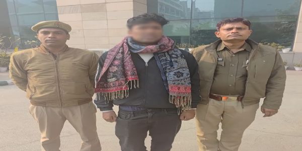 नाेएडा में पत्नी समेत सीआरपीएफ का जवान गिरफ्तार, 10 वर्षीय बच्ची को घरेलू काम के लिए रखने और उत्पीड़न का आरोप